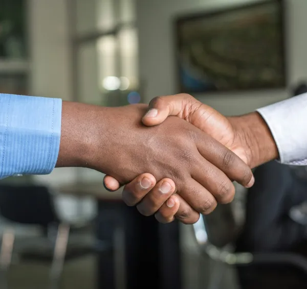 Saludo profesional al iniciar una consulta